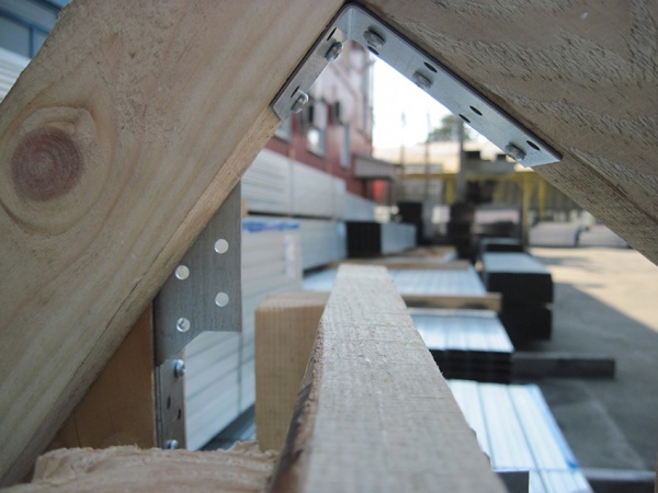 Уголок перфорированный Profstal ассиметричный 80x40x40 мм 1,8 мм