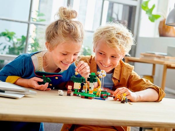 Конструктор LEGO Minecraft Пасіка 21165