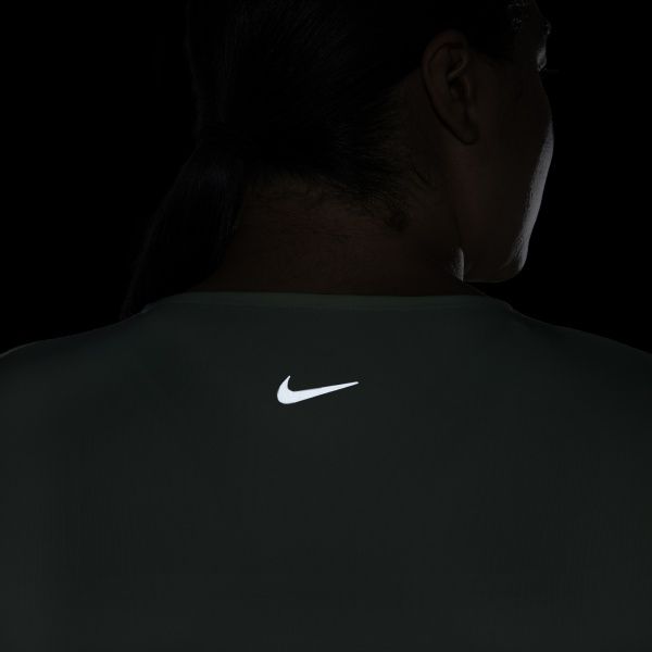 Футболка Nike W NK SWOOSH RUN TOP SS CZ9278-701 р.XL м'ятний
