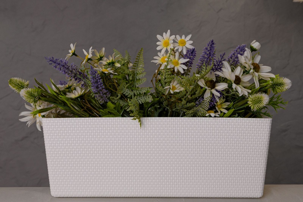 Ящик балконний пластик КАННА зі вставкою прямокутний білий ММ-Пласт (Bp60wh)