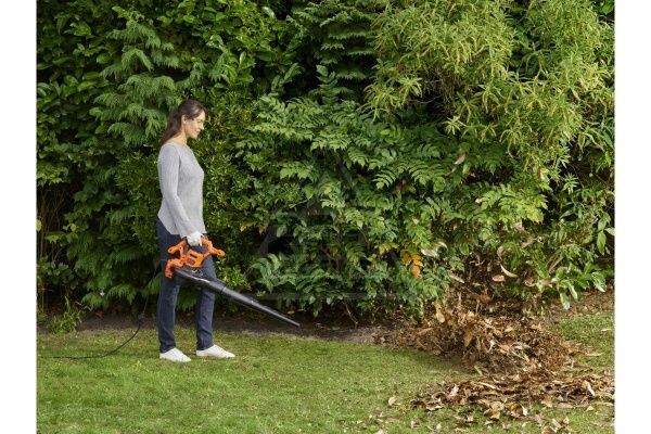 Пылесос садовый Black+Decker BEBLV260