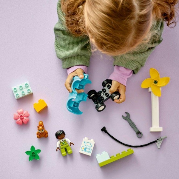 Конструктор LEGO DUPLO Вітрова турбіна та електромобіль 10985