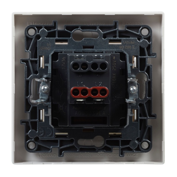 Перемикач перехресний одноклавішний Niloe Step 863107 без підсвітки білий