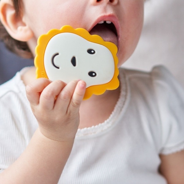 Прорезыватель Matchstick Monkey Лев желтый Bio Cote 8 см (MM-FLT-001)