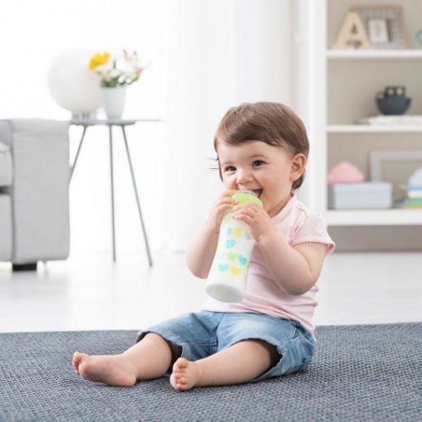 Пляшка дитяча Chicco пластикова Well-Being 250 мл з силіконовою соскою середній потік від 2 місяців дівчинка 1шт