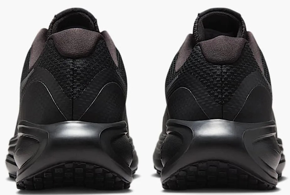 Кросівки жіночі Nike Revolution 8 HJ8485-002 р.38 чорні