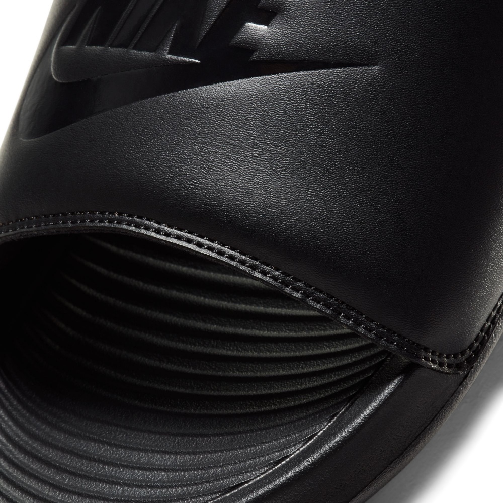 Шльопанці Nike Victori One CN9675-003 р.44 чорний