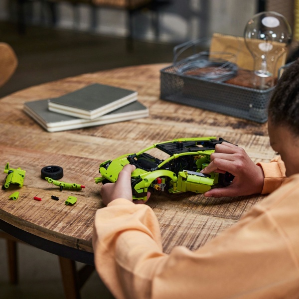 Конструктор LEGO Technic Lamborghini Huracan Tecnica 42161