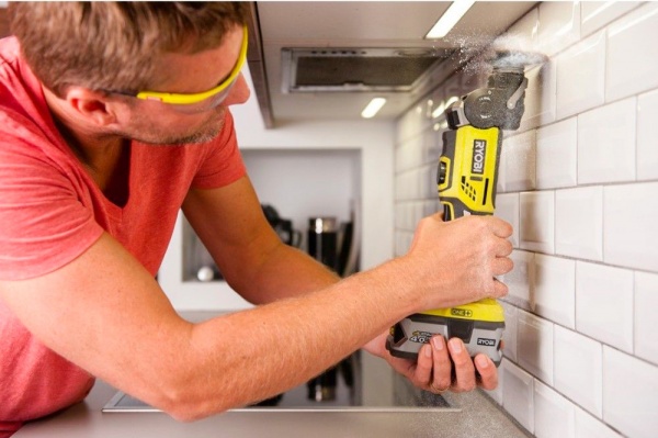 Многофункциональное устройство RYOBI аккумуляторный 18 В 10000 - 20000 об / мин. 1,4 кг. R18MT-0 ONE +