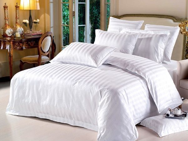 Комплект постільної білизни 1,5 страйп-сатин білий Domikus 