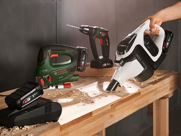 Пылесос аккумуляторный Bosch BBS812PCK white 