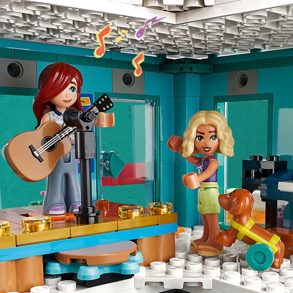 Конструктор LEGO Friends Хартлейк-Сіті. Громадський центр 41748