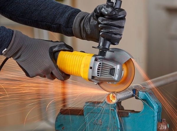 Болгарка (угловая шлифмашина) Stanley FatMax FMEG220