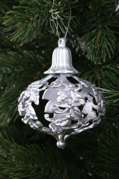 Декоративная подвеска Волчок 7x9 см серебро NY21045