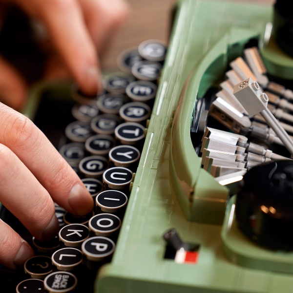 Конструктор LEGO Ideas Друкарська машинка 21327