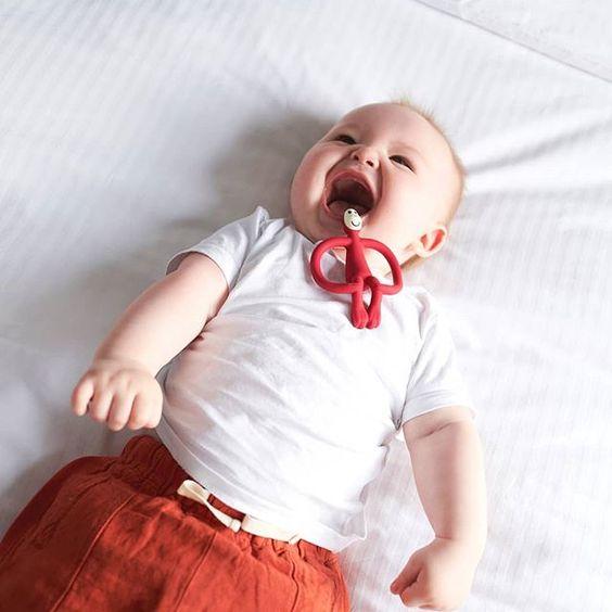 Прорезыватель Matchstick Monkey Обезьянка красная 11 см (MM-ONT-019)