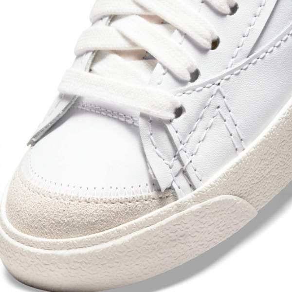 Кроссовки Nike BLAZER LOW '77 JUMBO DQ1470-100 р.40,5 разноцветный