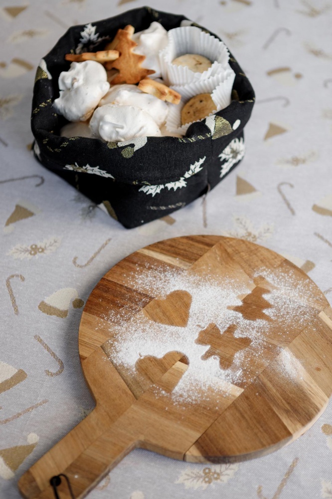 Хлебничка гобеленовая Прованс Шапочки на черном 18x18 см