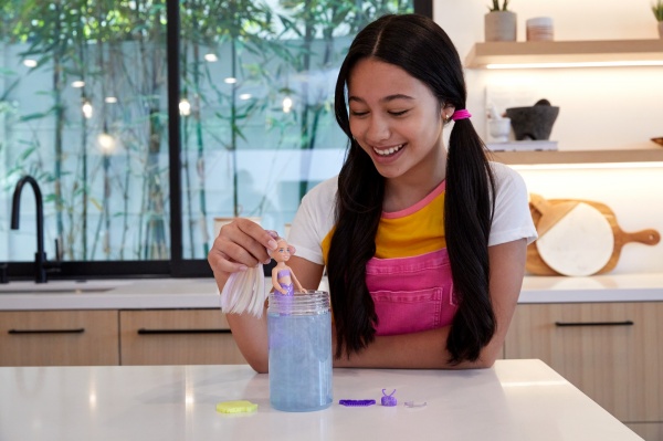 Кукла Barbie Челси и друзья «Цветное перевоплощение» (серия «Радужные русалочки» в ассортименте HCC75