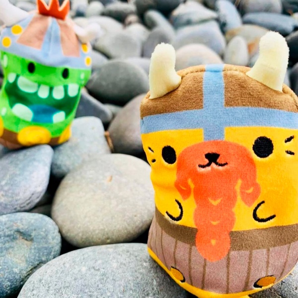 Мягкая игрушка Cats Vs Pickles 2 в 1 Котик и огурчик Викинги 15 см разноцветный CVP2200-1