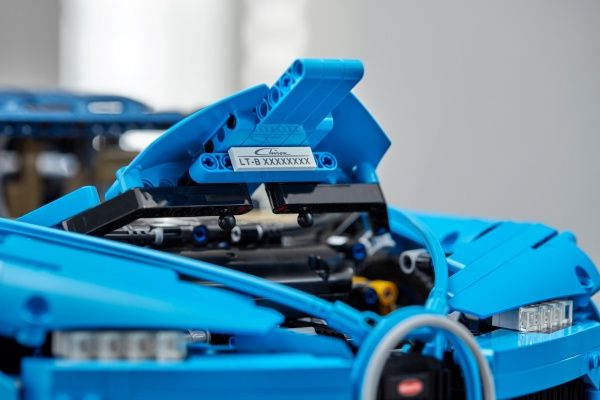 Конструктор LEGO Technic Bugatti Chiron 42083