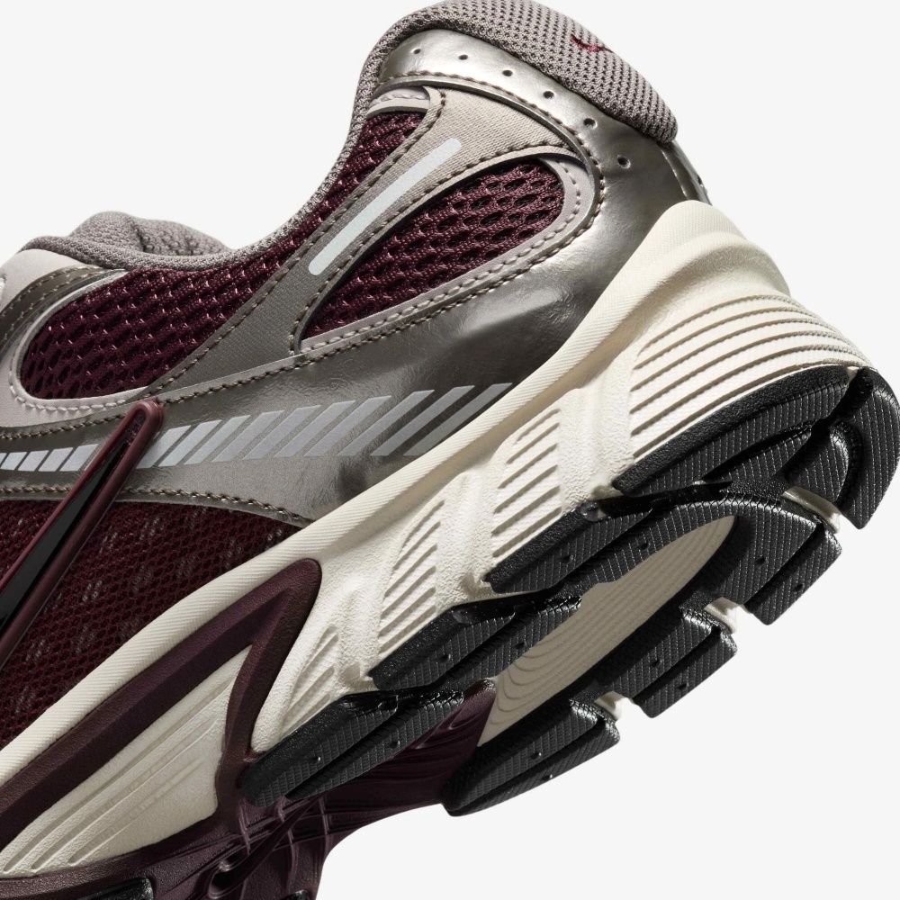 Кросівки Nike NIKE V5 RNR HJ5228-600 р.43