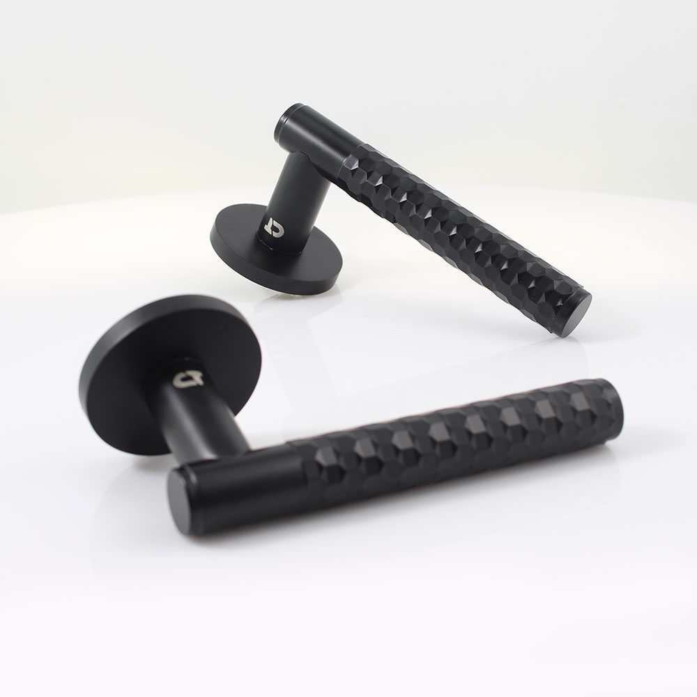 Ручка на розетці Comit Metrica матовий чорний