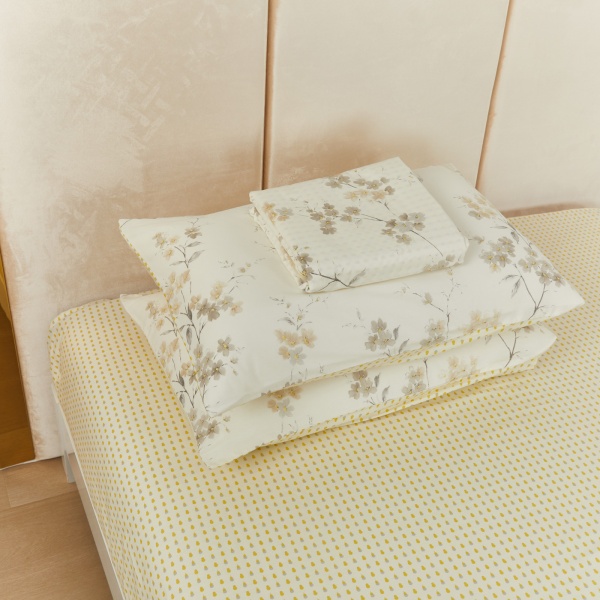 Комплект постільної білизни Matina сімейний жовтий із білим La Nuit 