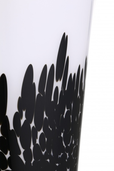 Ваза скляна Wrzesniak Glassworks Confetti опал 35 см чорний 