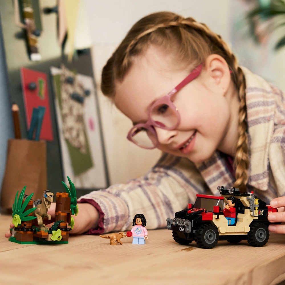 Конструктор LEGO Jurassic World Бегство по бездорожью от раптора 76972