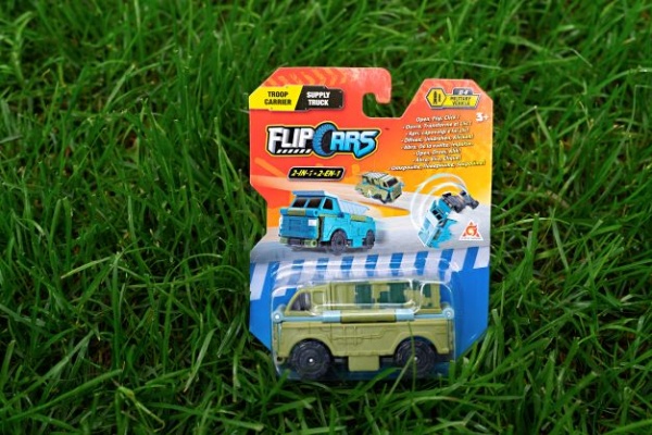 Машинка-трансформер Flip Cars 2 в 1 Військовий транспорт, Військова вантажівка і Самоскид EU463875-27