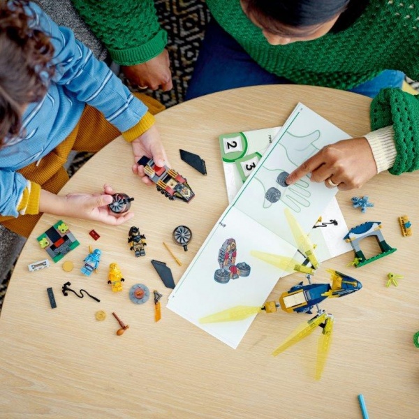 Конструктор LEGO NINJAGO Битва малюків драконів Нії та Арін 71798