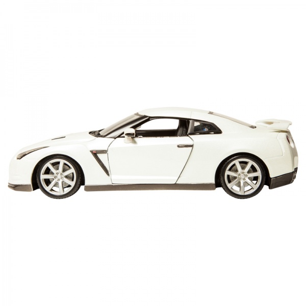 Автомодель Bburago 1:24 Nissan GT-R (в ассортименте)