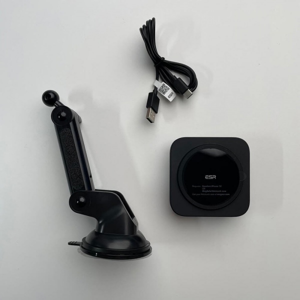 Автотримач ESR з бездротовою зарядкою HaloLock™ Dashboard MagSafe для iPhone 13 |12 чорний