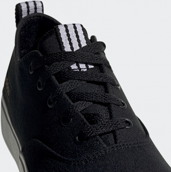 Кросівки Adidas BROMA EH2260 р.UK 4,5 чорний