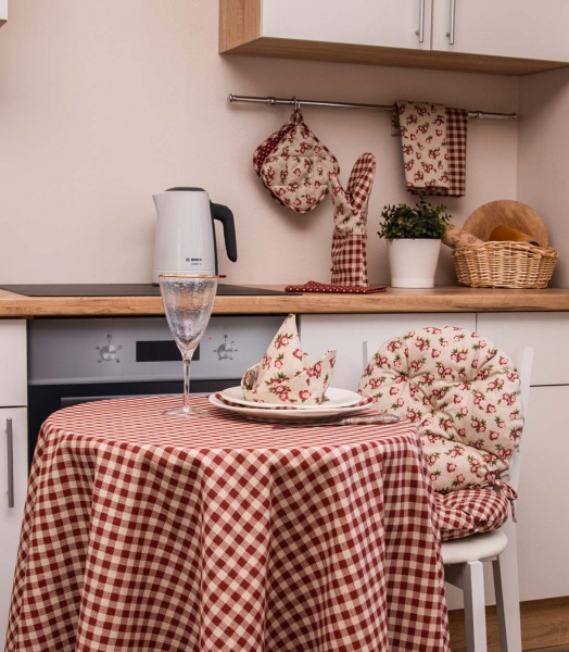 Скатерть Lucy d200 200x200 см бордовый La Nuit 