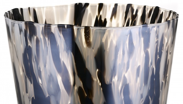 Ваза стеклянная Wrzesniak Glassworks Confetti опал 35 см черный топаз 