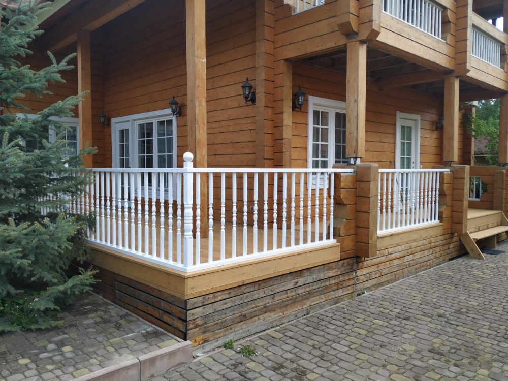 Труба декоративна тонкостінна прямокутна 2 м