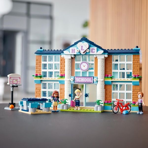 Конструктор LEGO Friends Школа у Хартлейк-Сіті 41682