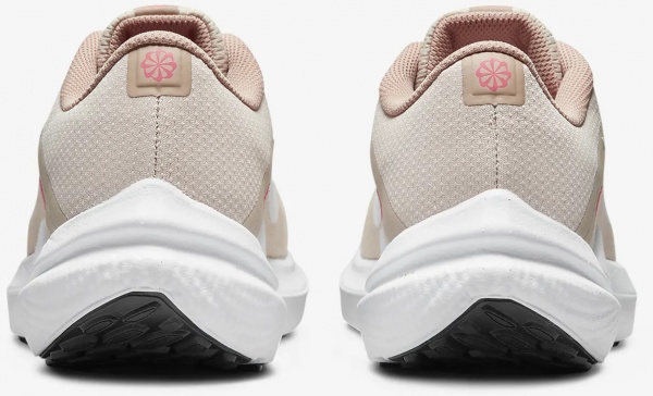 Кросівки Nike AIR WINFLO 10 DV4023-100 р.37,5 білий