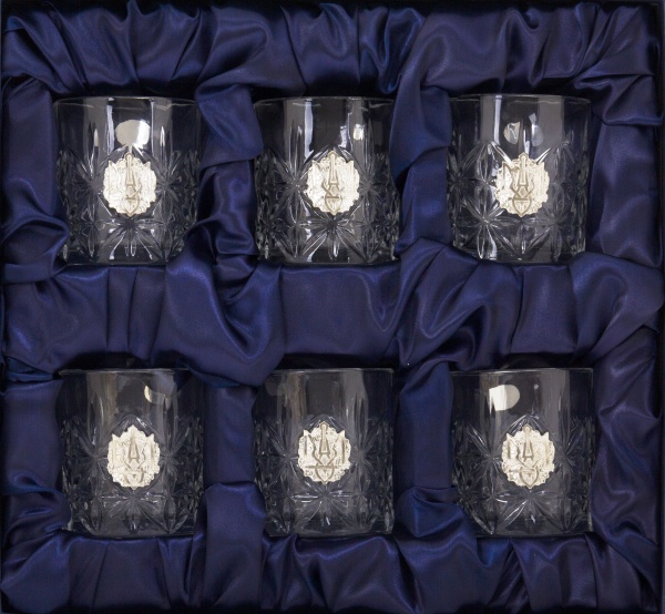 Набор подарочный для алкоголя Подарочный набор шесть стаканов для виски с трезубцем в калиновом венке.