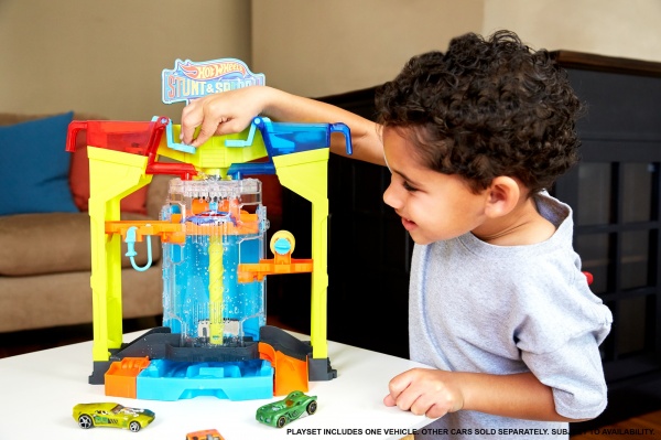 Ігровий набір Hot Wheels Автомийка: вибух кольорів серії 