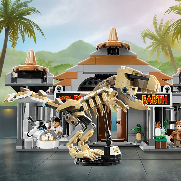 Конструктор LEGO Jurassic World Атака тиранозавра и раптора 76961