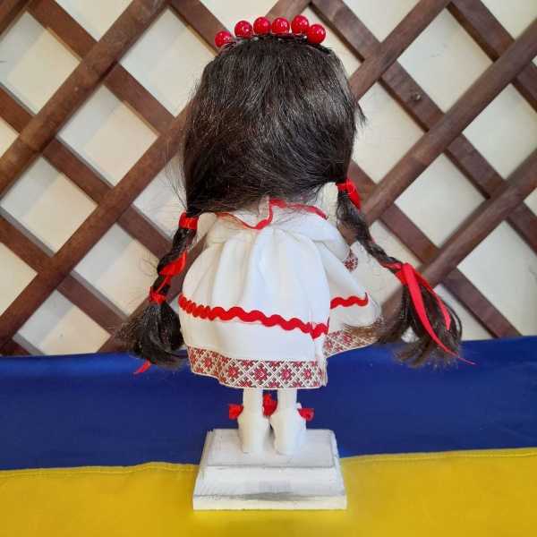 Статуэтка Девочка-Украинка в вышиванке 28 см