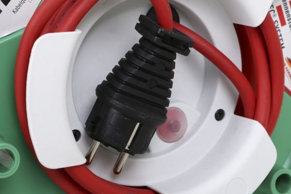 Подовжувач на котушці Brennenstuhl AT-N05V3V3-F3G1,5 із заземленням 1 гн. зелений 25 м 1183520 