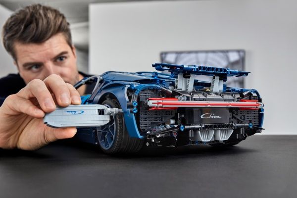 Конструктор LEGO Technic Bugatti Chiron 42083