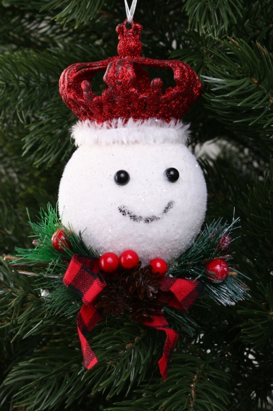 Шар новогодний с декором HF20H11 d 80 мм белый