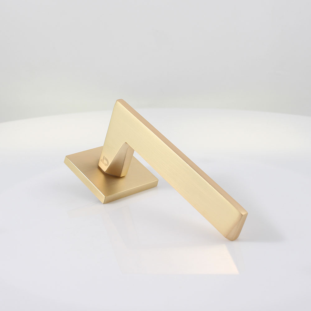 Ручка на розетці Comit Quanta Q матове золото