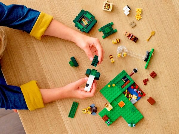 Конструктор LEGO Minecraft Пасіка 21165