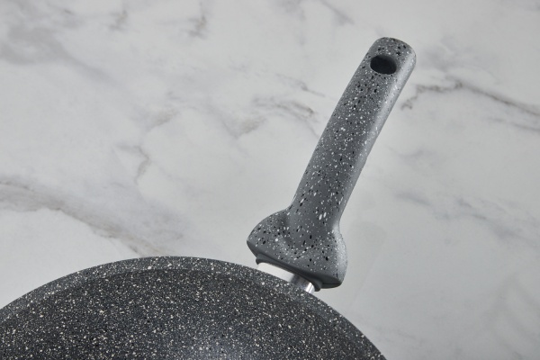 Сковорода с крышкой глубокая 28 см Cuore Di Pietra (CPSLTCV28I) Accademia Mugnano